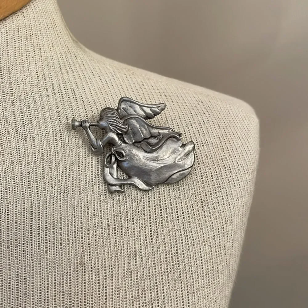 1992 Seagull, Canada Pewter Angel Christmas Pin Holiday Brooch